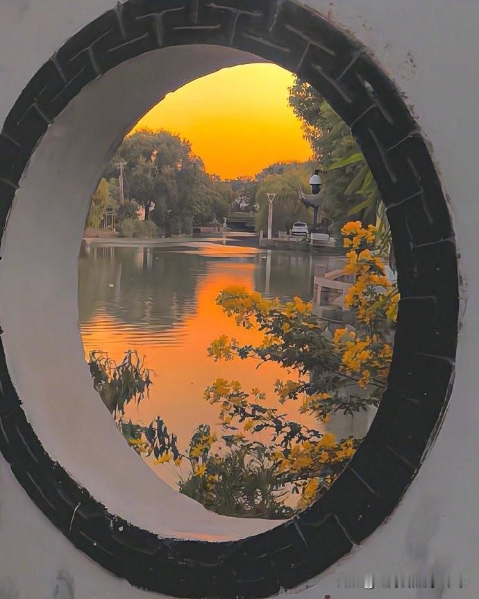 现在这年头，基本上已经没有空手套白狼这一说了。
不管你是想要赚钱，还是想要靠婚姻