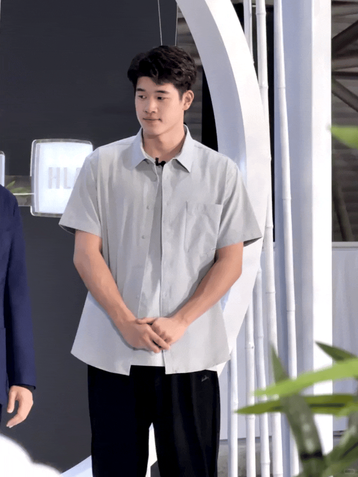好清爽的宝宝 还拍了拍肚子潘展乐