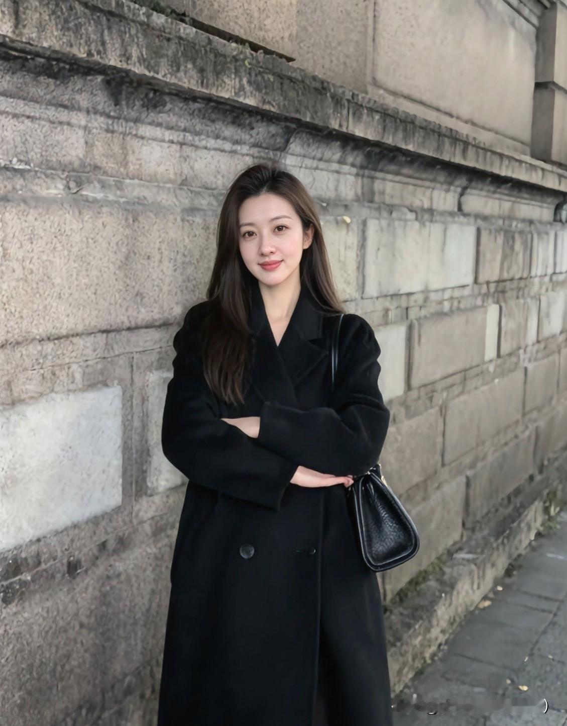 人到一定年纪，
才恍然大悟，
人生里好多东西，
真没那么重要，
可有可无，
去留