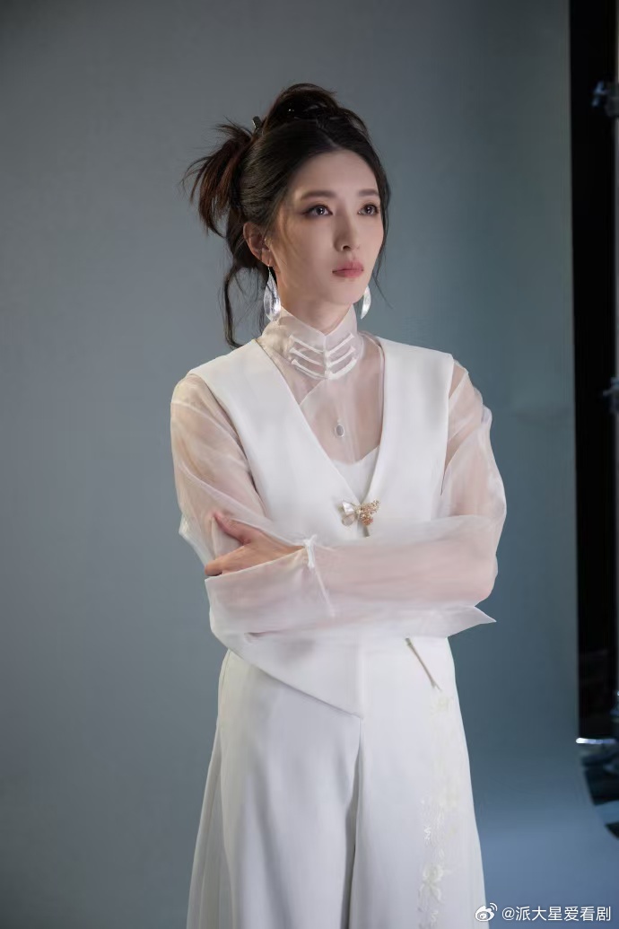江疏影新剧要当任重后妈江疏影这个后妈实在貌美 真的很喜欢她在这部剧里的造型 