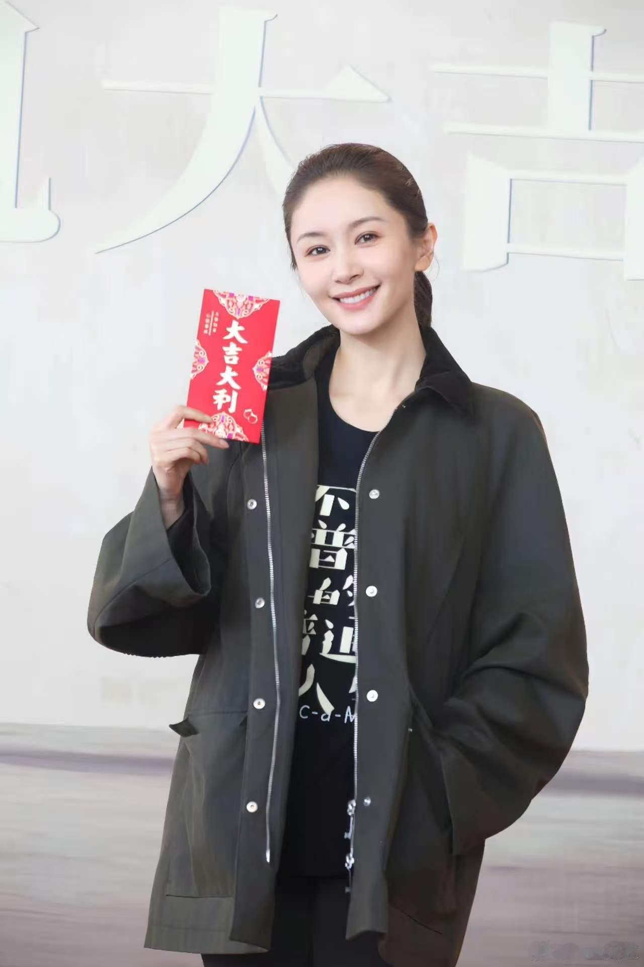 王子文刘丹孟鹤堂新片开机王子文新片不普通的普通人生开机 当妈妈的“大后方”按下暂