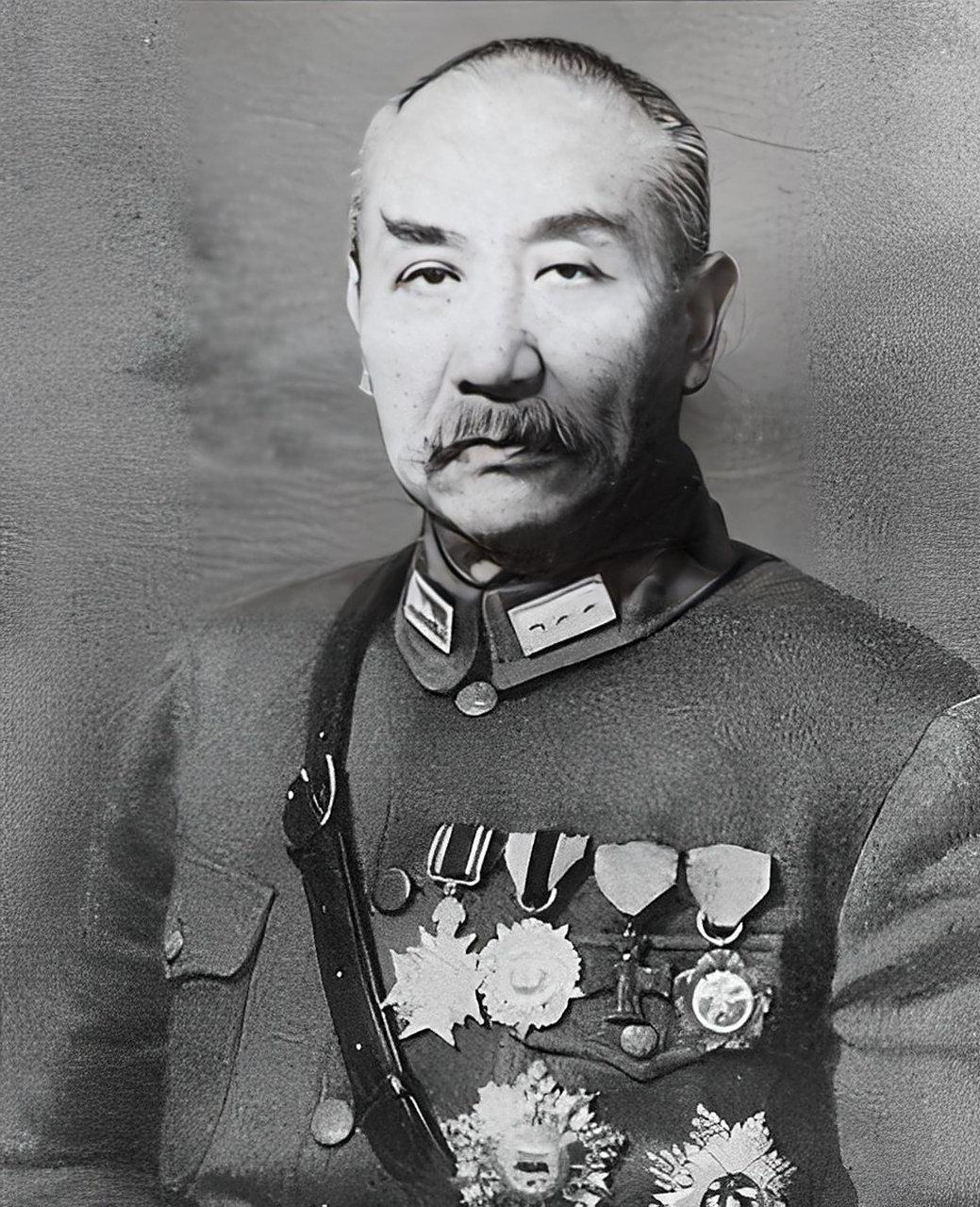 1945年，阎锡山在过生日时，偷偷命人将李蓼源秘密活埋。看着眼前的大坑，吓得他脸