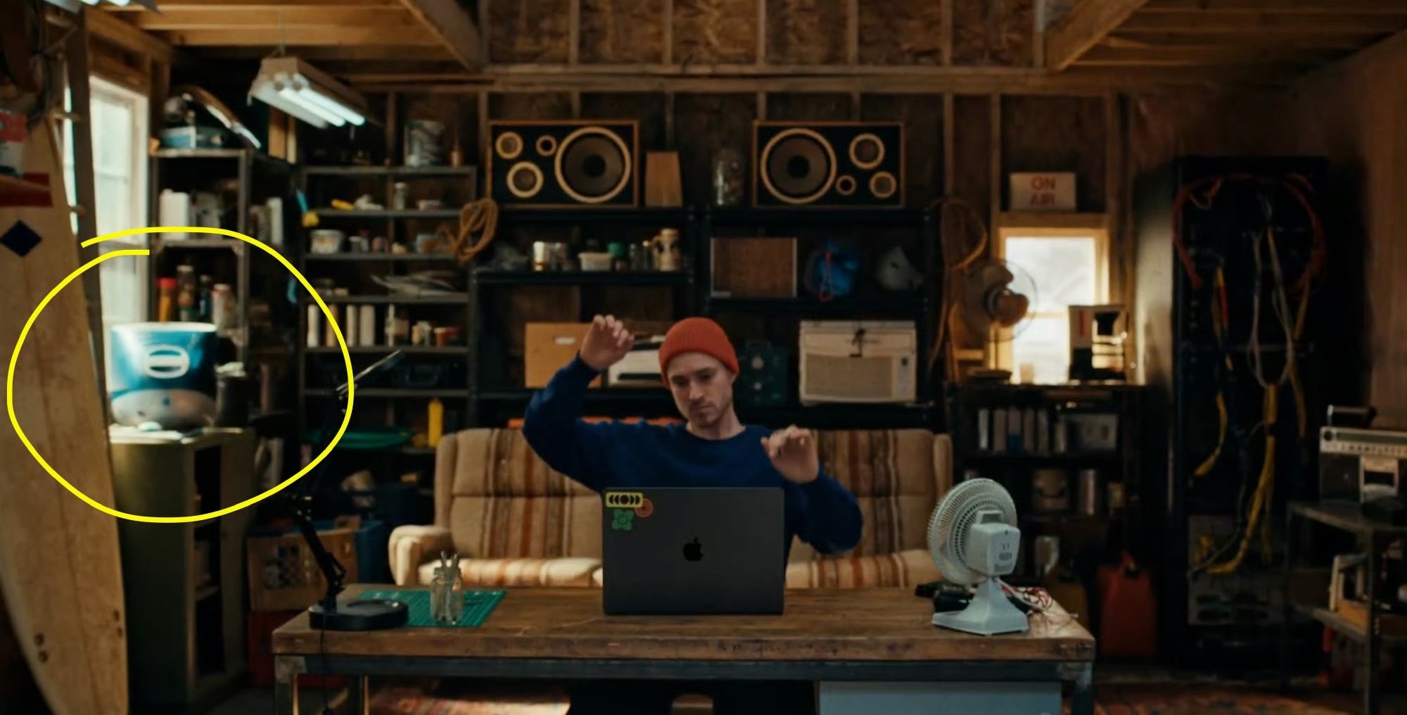 新款 MacBook Pro 的广告里藏着很多细节彩蛋