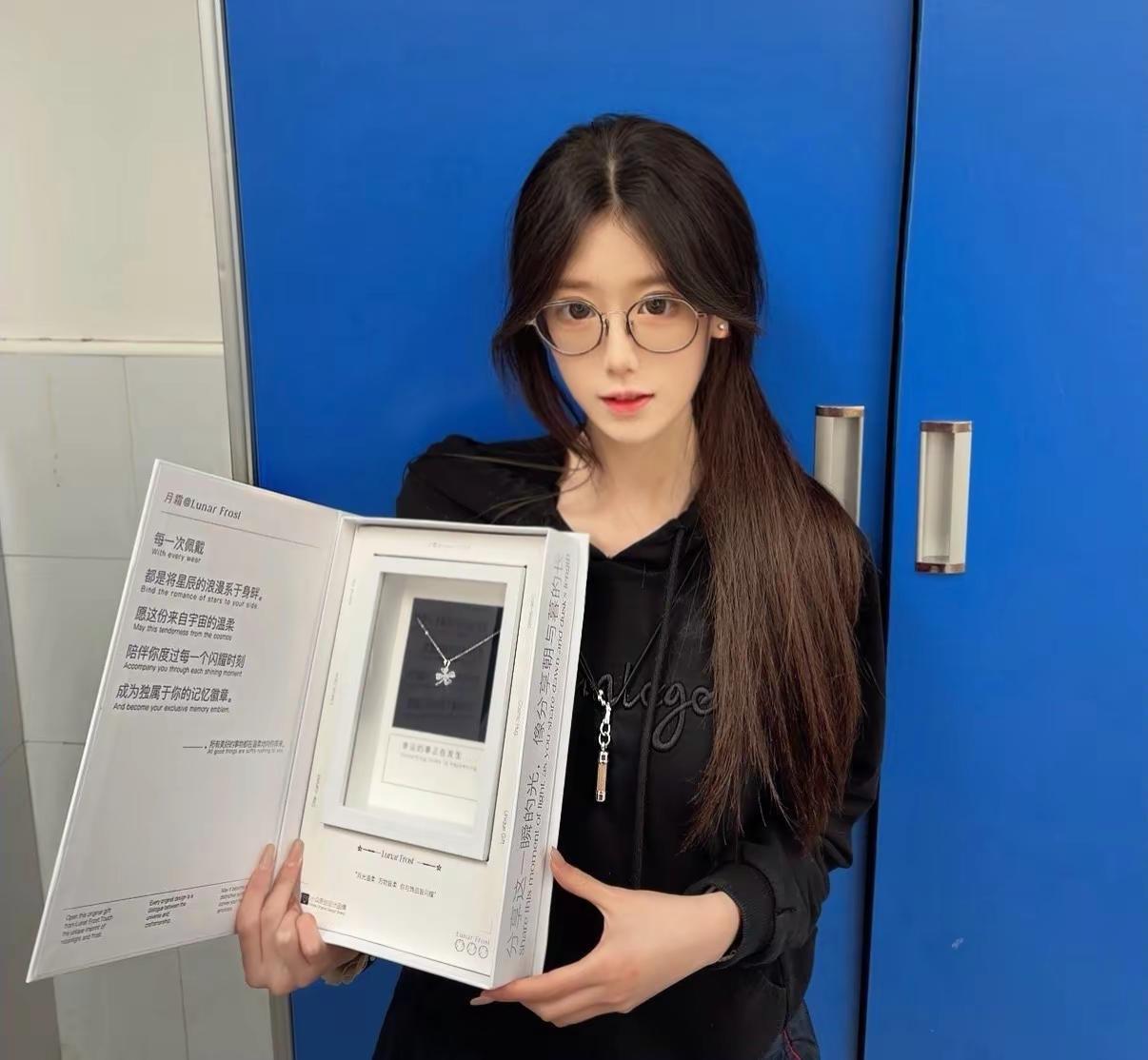 幸福有很多种 收到朋友送的月霜四叶草项链算一种