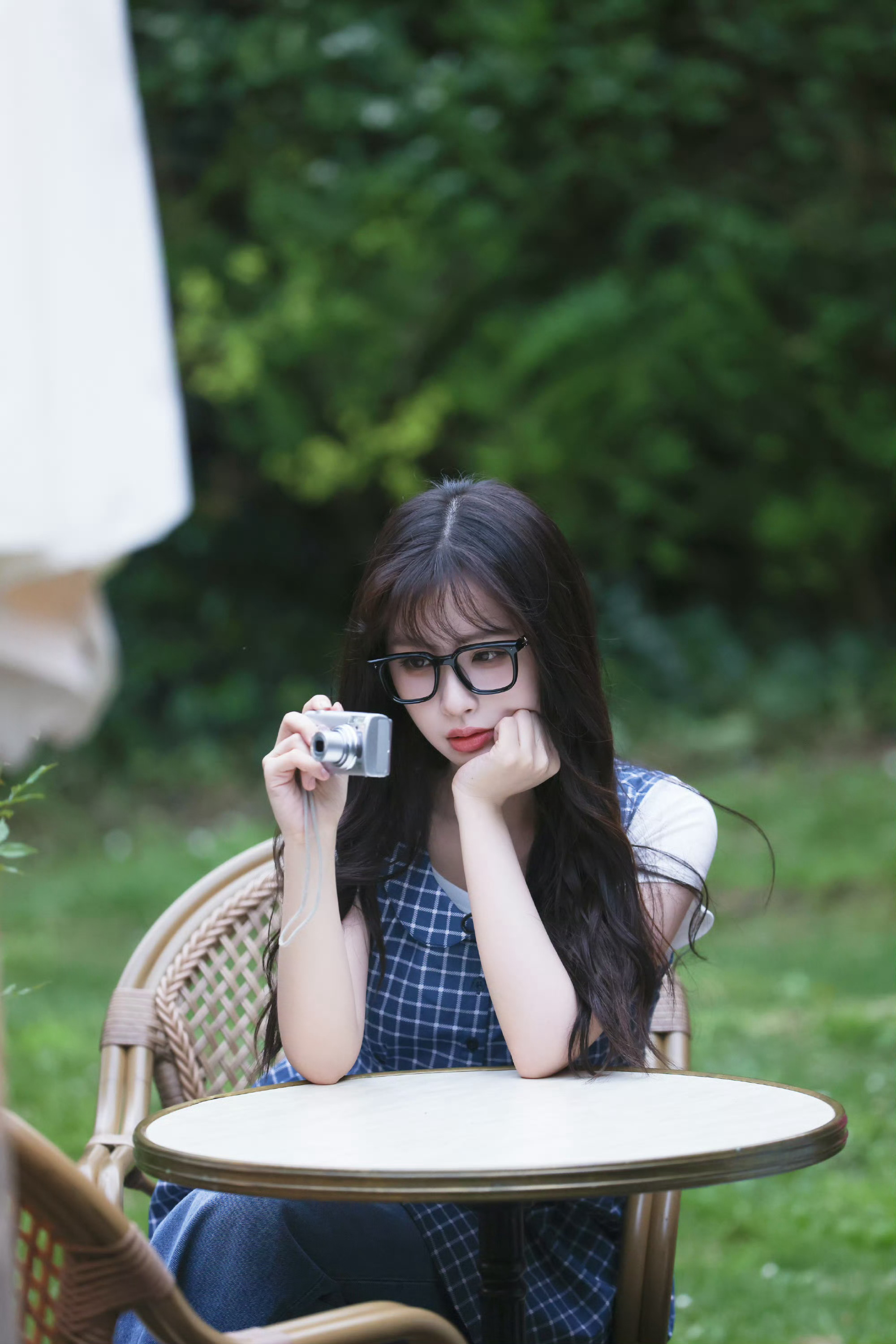#虞书欣莫奈花园随拍#欣欣莫奈花园随拍来啦~马上就要见到我们活跃小糖果啦[送花花
