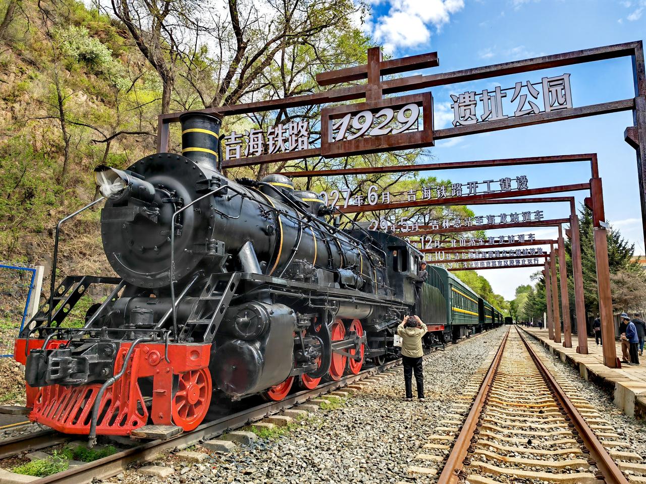 吉林市北山火车站，
早已退出铁路运输图，
成为历史了，
现在是历史文化休闲区9