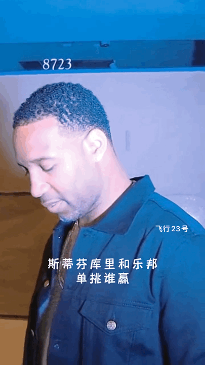 记者：库里VS詹姆斯，单挑谁赢？
麦迪：开玩笑库里这么小个怎么跟大块头詹姆斯单挑