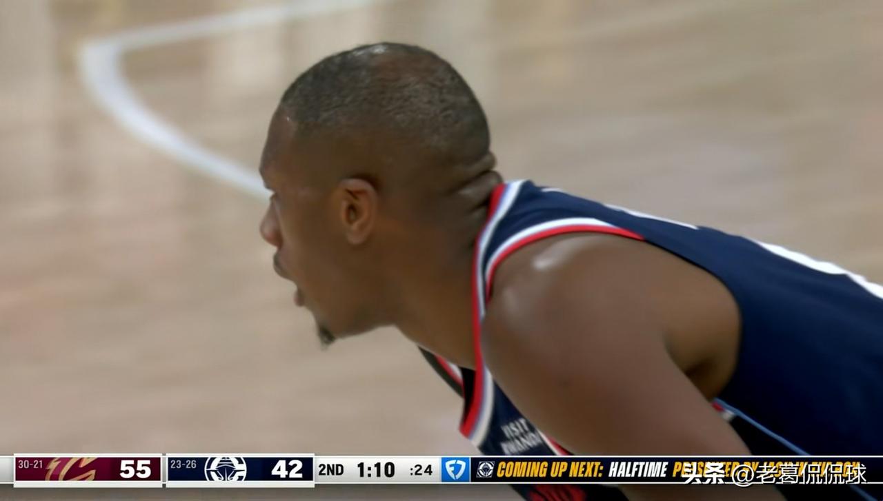快船悍将邓恩竟然化身为了一名传球大师！在今天快船主场迎战骑士的比赛中，目前双方的