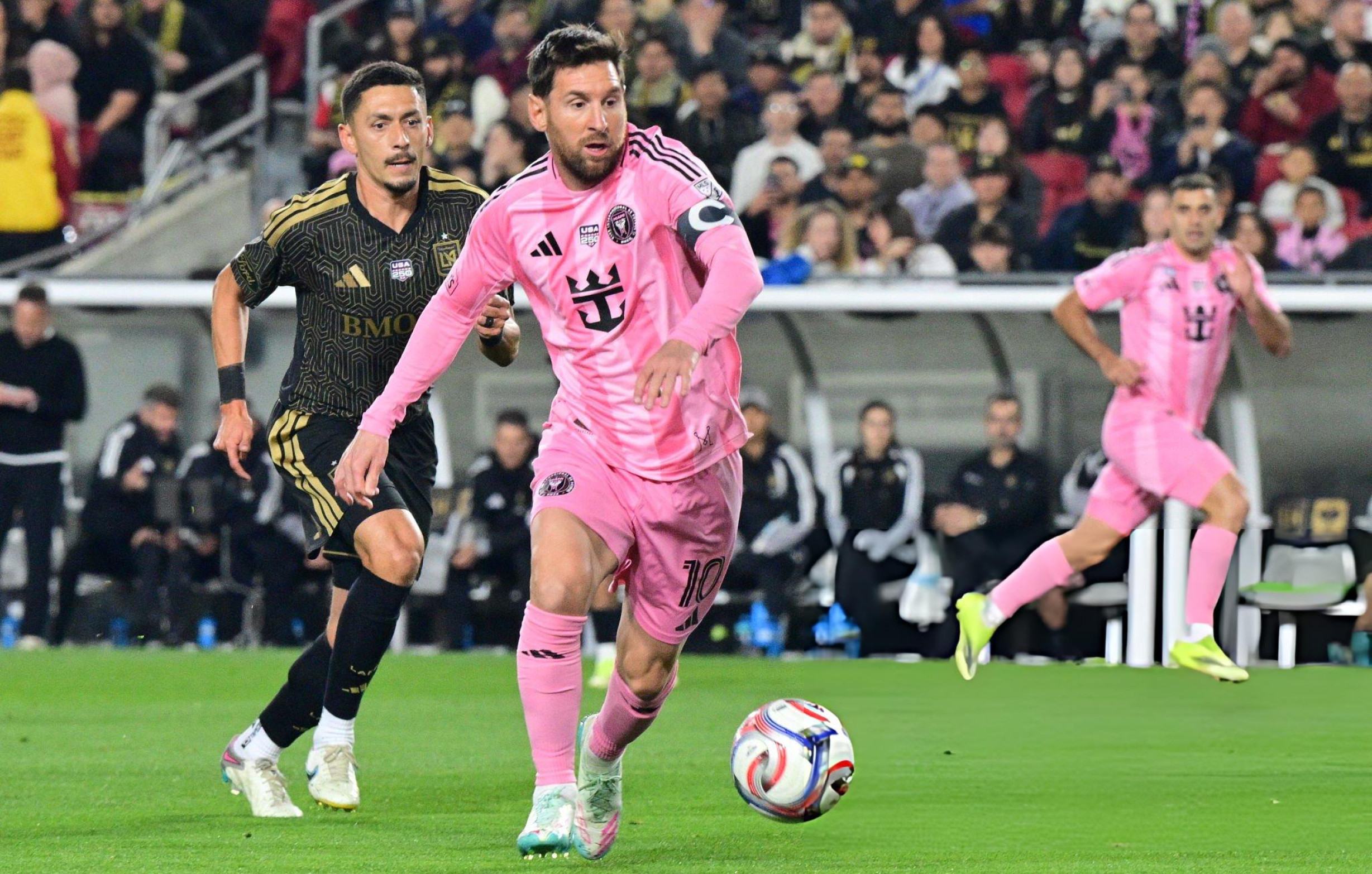 半场比赛结束，德保罗失误致丢球，迈阿密国际暂时0-1落后洛杉矶FC！洛杉矶fcv