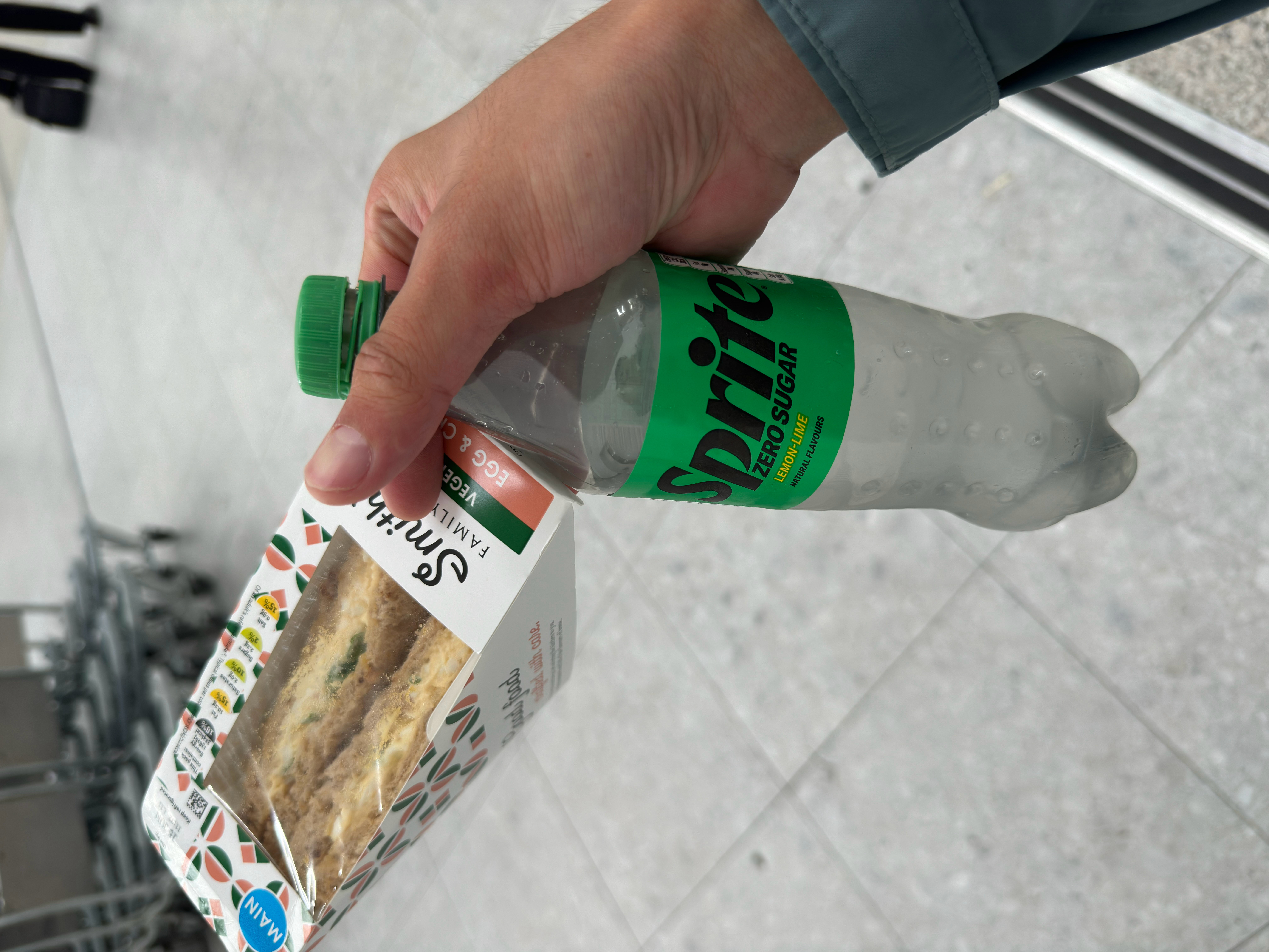 美食天堂的例行午饭操作。  ​​​