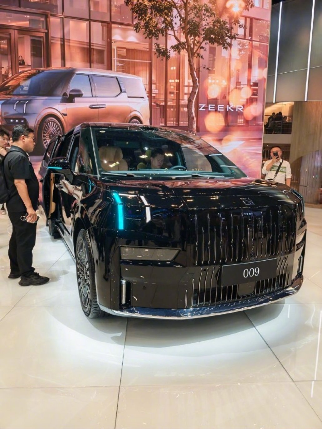 身边不少朋友试驾完极氪8X后都赞不绝口，普遍反馈“开完就不想下车”，可见实际体验