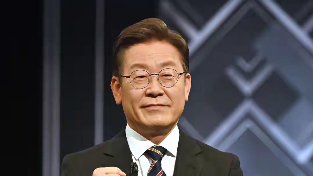 堂堂韩国总统，却连本国军队的战时指挥权都没有。李在明最近是真的急了，这事必须得跟