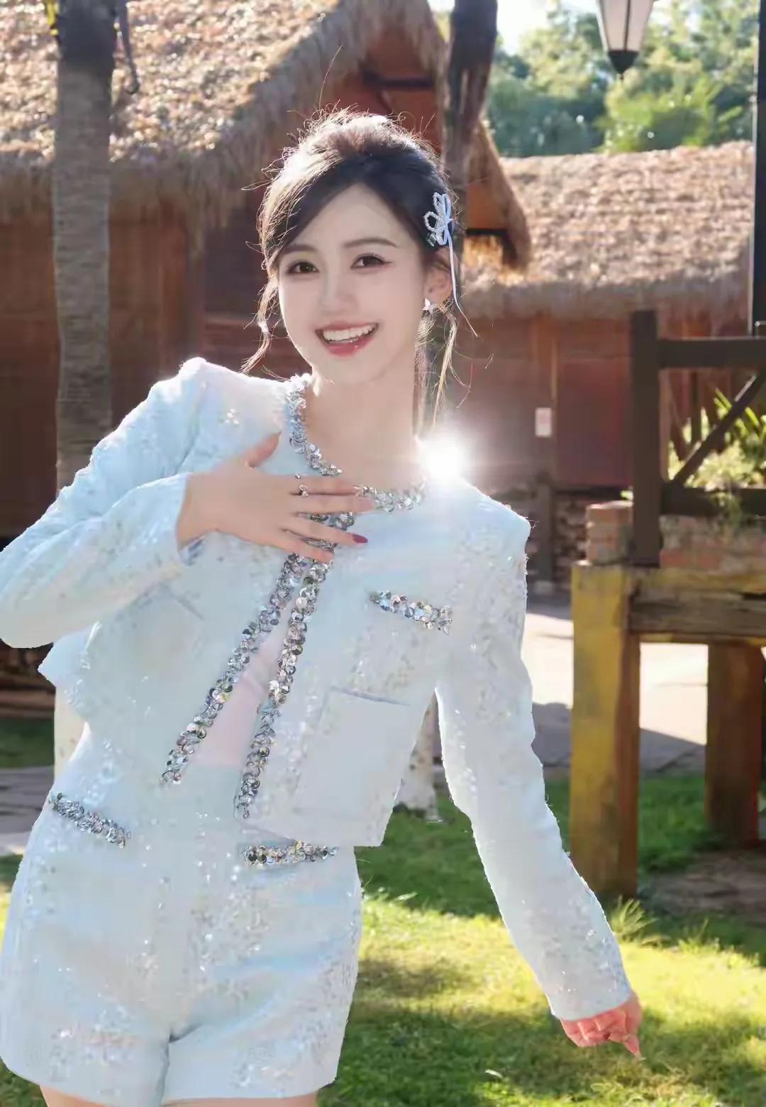 你心目中的极品女神是什么样的细节展现人品 男性心中的美女 你认为快乐简单吗