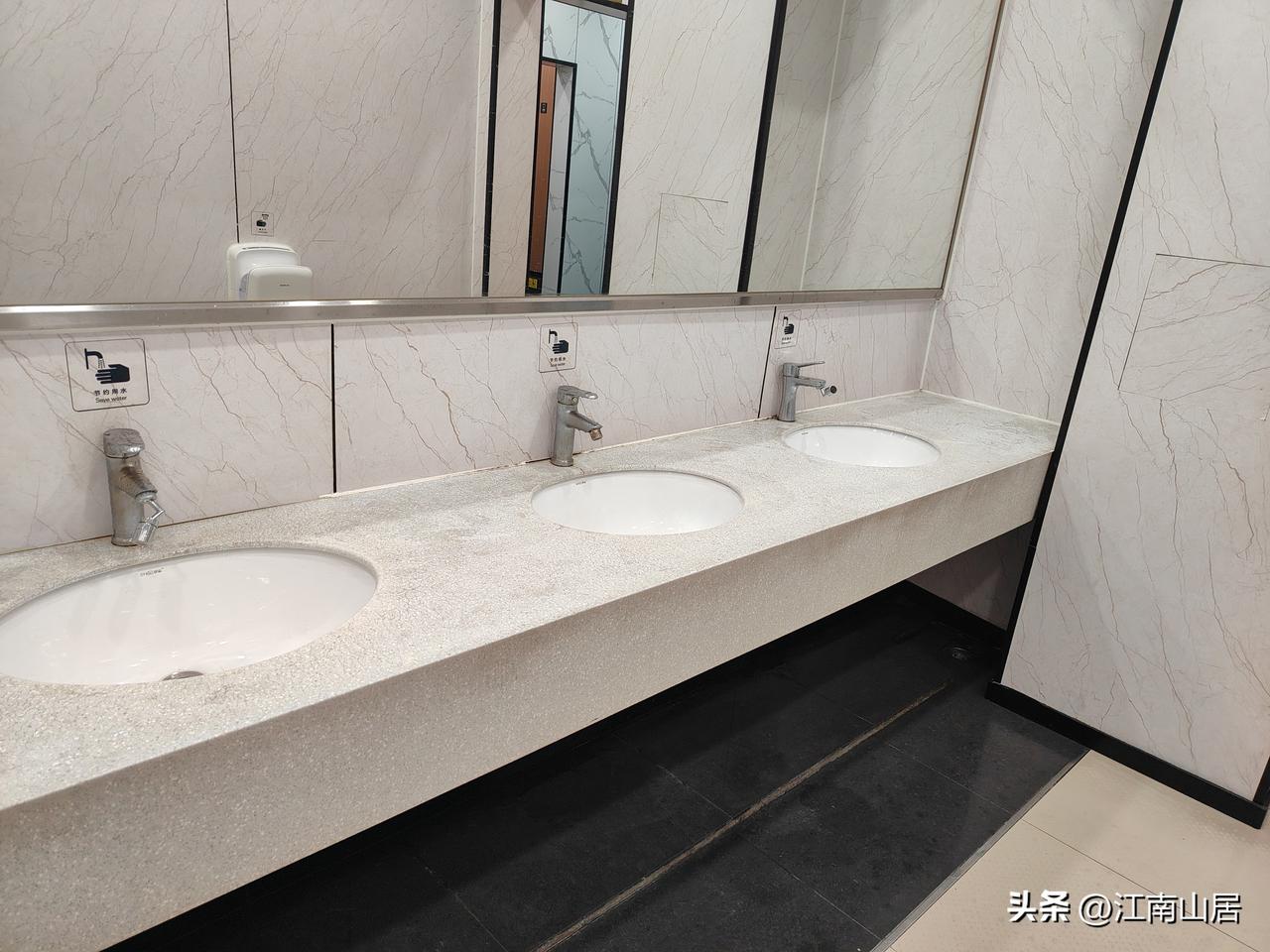 之前看到过一个理论，叫做卫生间理论：不论是餐厅，还是百货商场。很多时候，卫生间卫