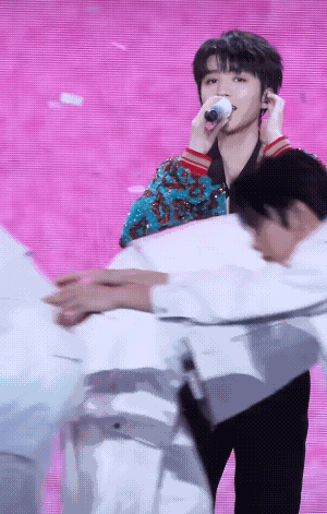 王俊凯蹦迪版心引力王俊凯王俊凯蹦迪版心引力！一沫真挚的情话