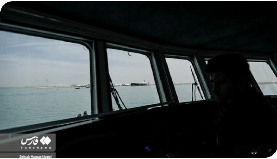 突发！伊朗扣押两艘货轮，军方高层放话：战斗至最后一滴血
 
 
据法尔斯通讯社、