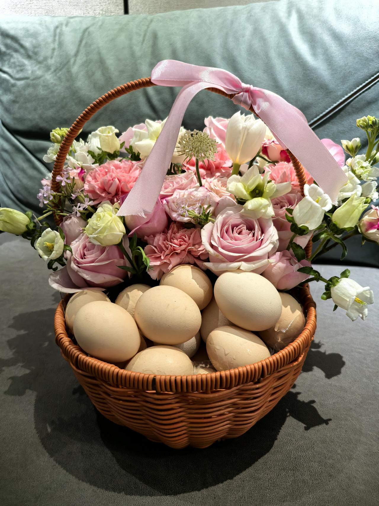 在送礼物这方面，果然还是年轻人更胜一筹，既懂得浪漫又特别实惠。

昨晚儿媳妇的朋