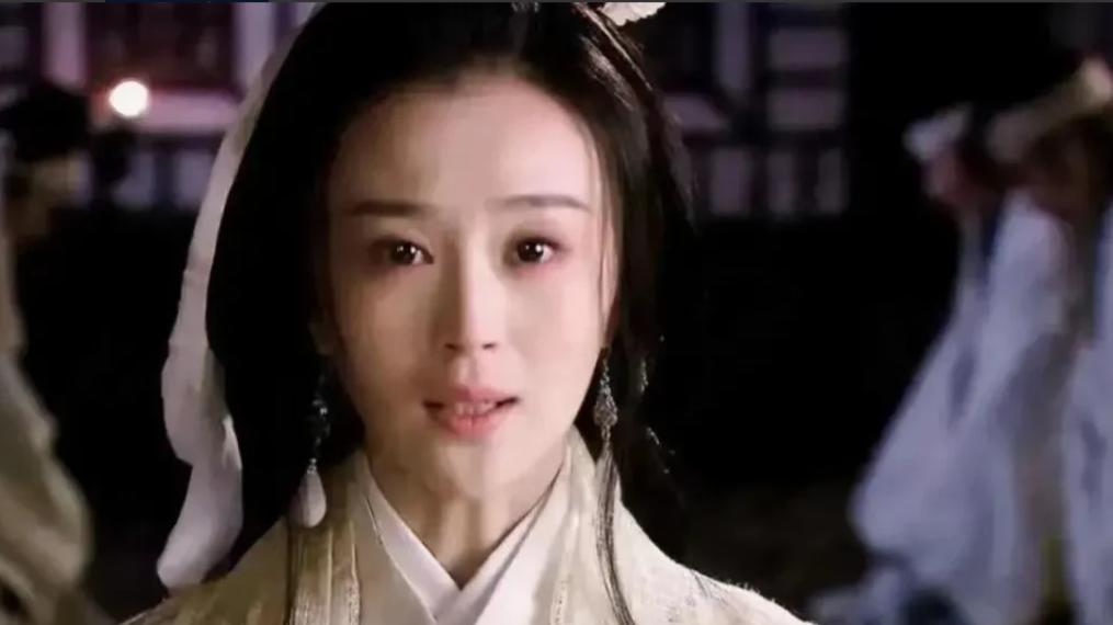 孙权的三弟孙翊被人暗杀身亡，孙翊的妻子徐氏，在祭奠了死去的丈夫后，正要去换丧服，