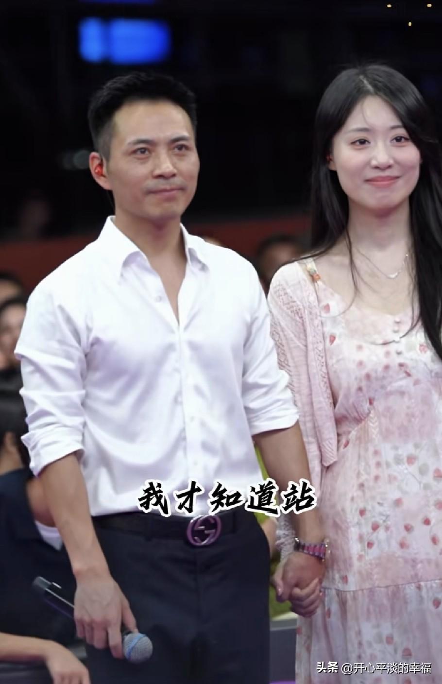 现在只看杨一歌和索图，不看索图和任何一个女孩子互动了。虽然杨一歌是木头，互动上畏