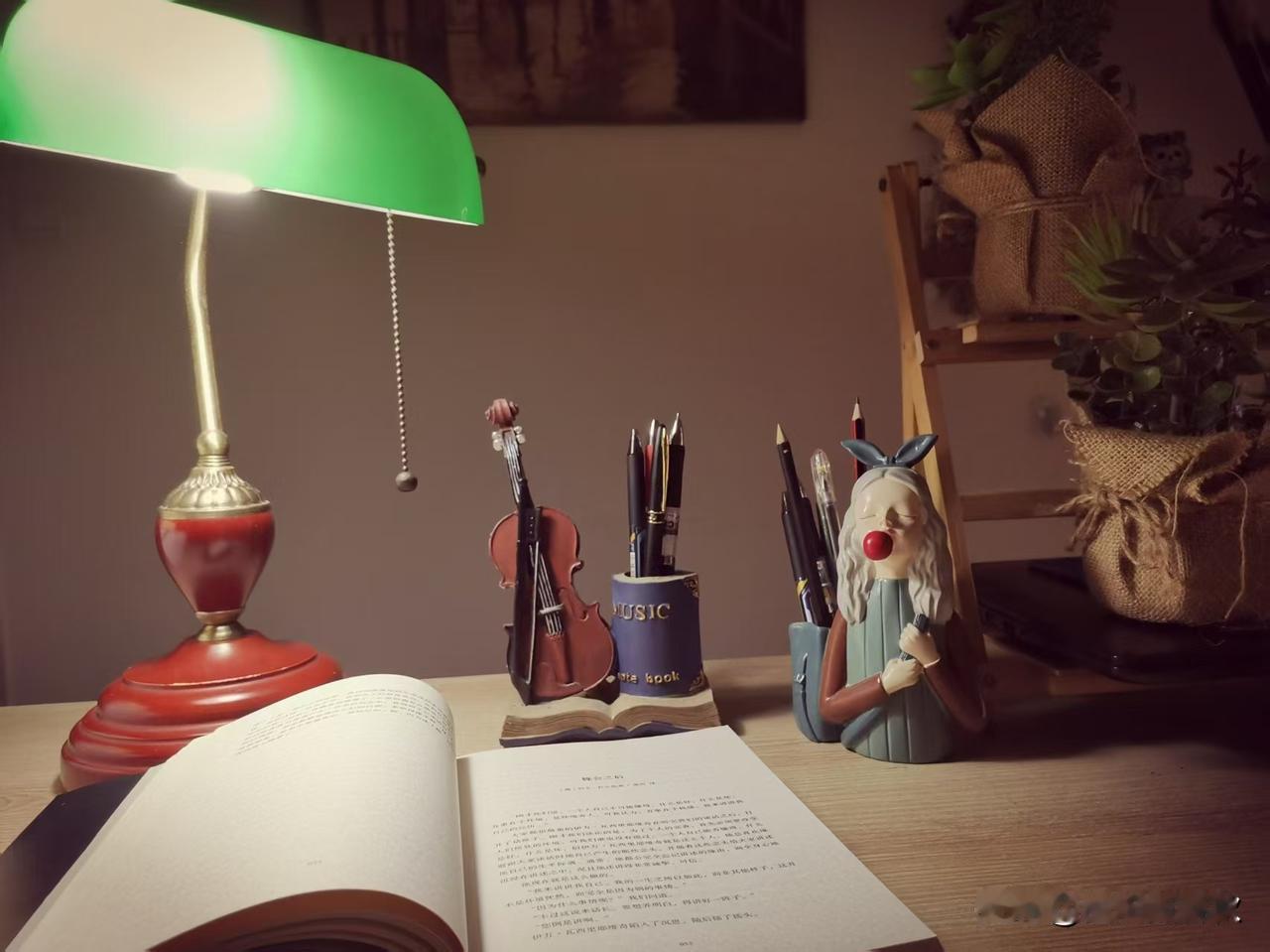 他们说我很可怜，他们纳闷，“你妈怎么这么奇葩？”
 
原本，我还算幸福。作为独生