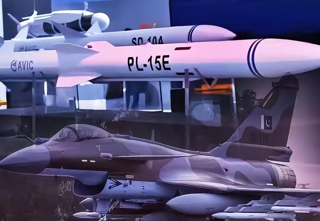 沙特终于发现了，美国靠不住，必须要巴基斯坦歼10，枭龙战机进场保护，沙特看明白了