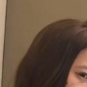 欧阳妮妮生子 欧阳妮妮的母亲傅娟在社交平台晒出仨女儿合影，欧阳娜娜、欧阳娣娣齐聚