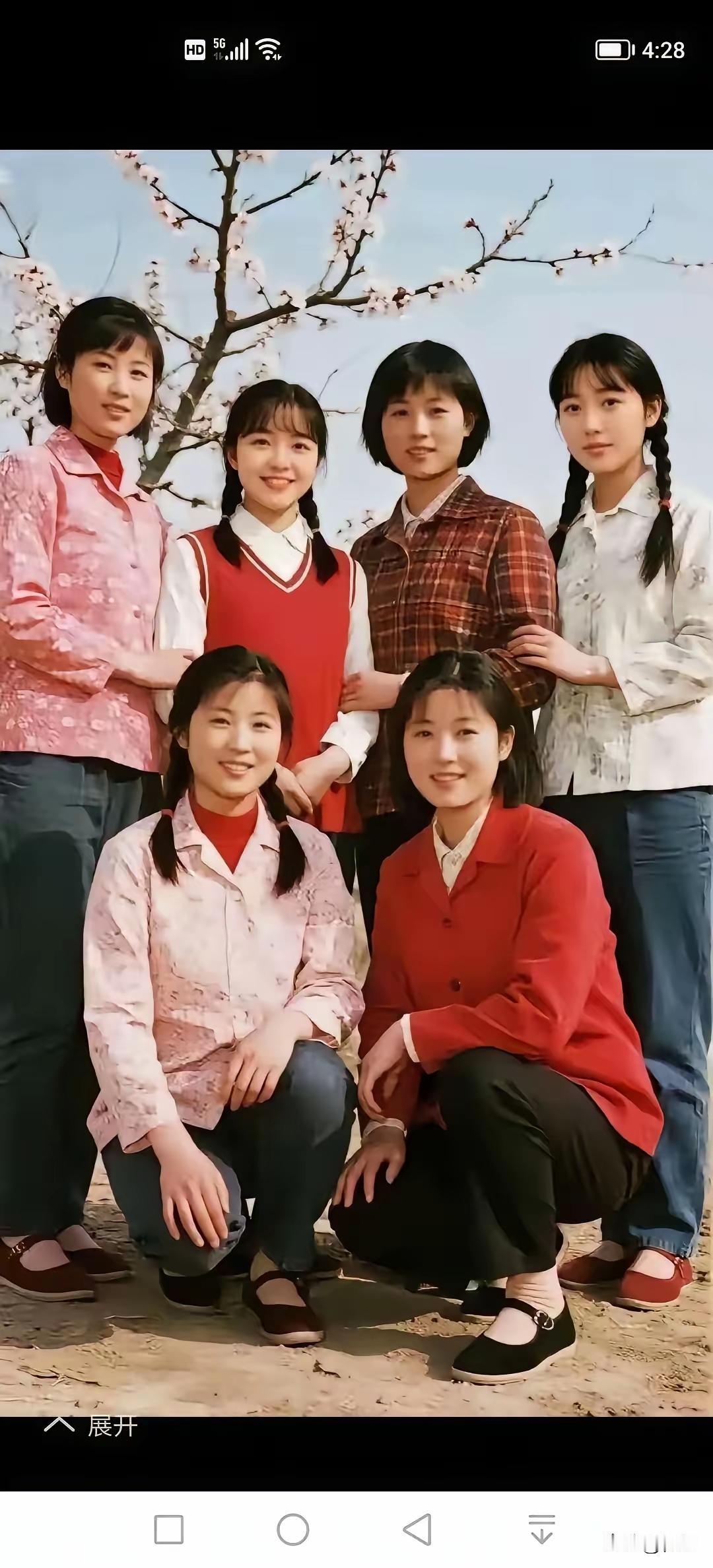 七十年代的知青，既纯朴又美丽。那会儿没有滤镜，青春全是自然底色。老照片里，姑娘们