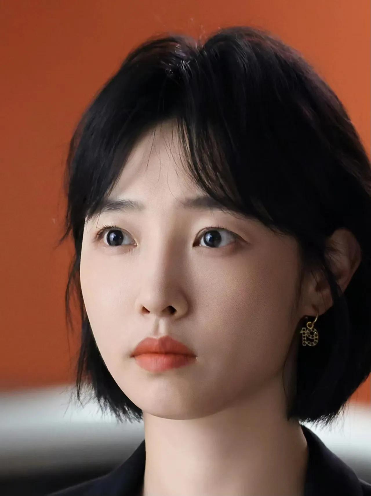 白百何的老公、前夫、1个儿子


1、老公，张思麟，是一位导演，代表作《乘风踏浪