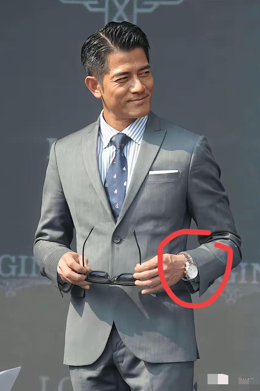 郭富城这个手表挺高端大气上档次的，一个月3000元，一年工资能不能买到