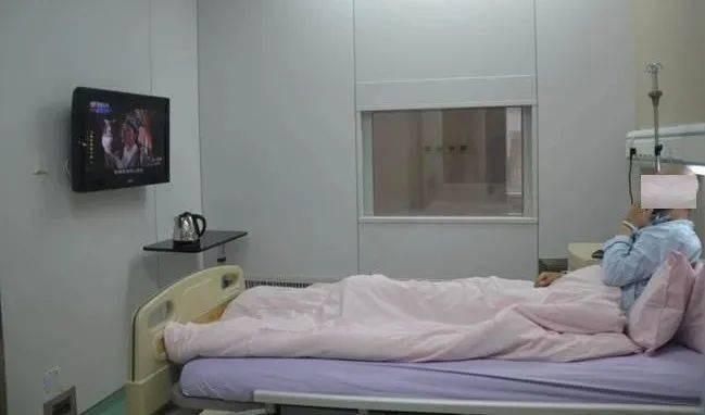 孕妇为了救白血病小弟执意打掉了5个月的孩子，婆婆在外面差点哭晕过去：你害了我一对