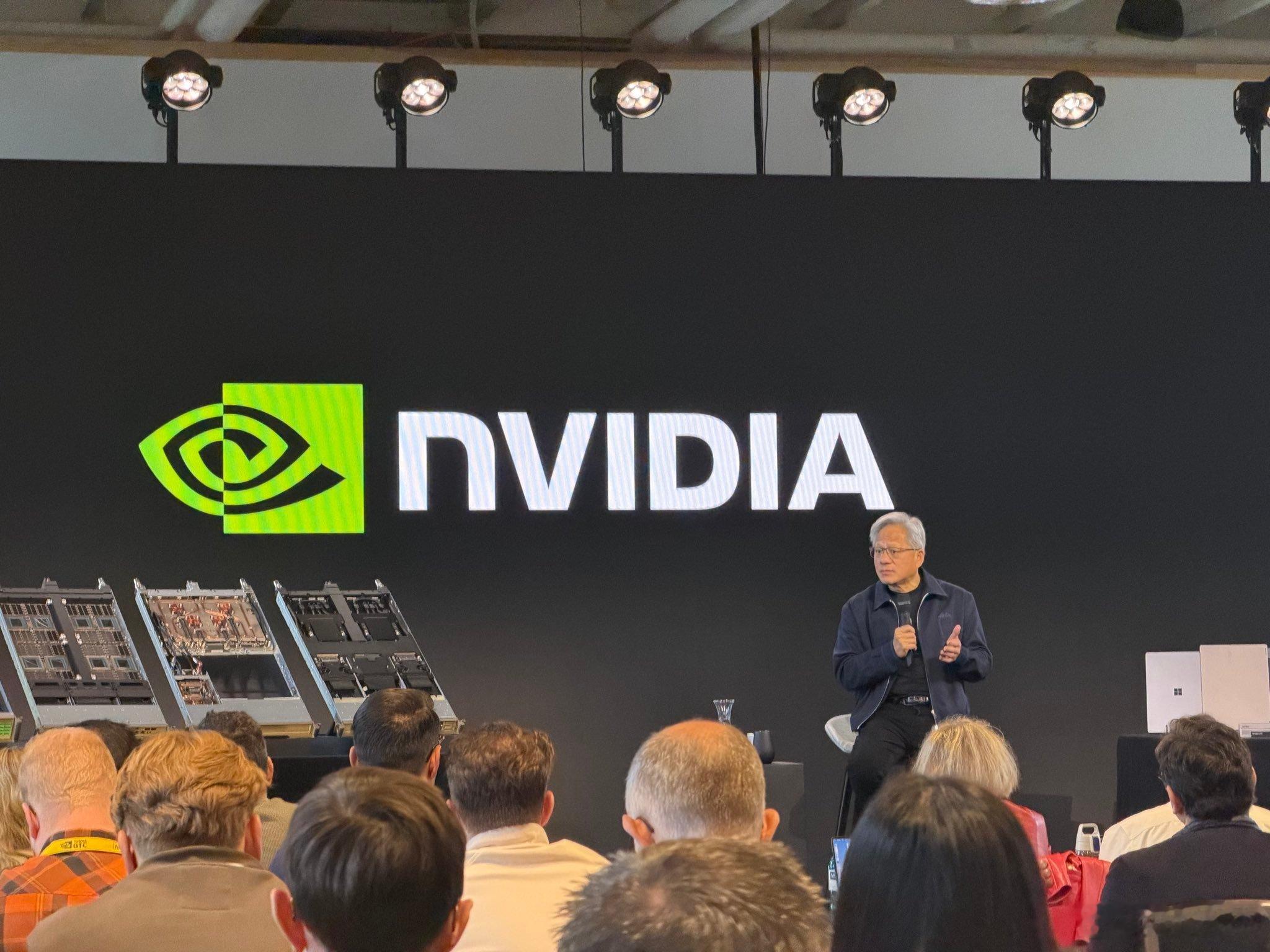 英伟达CEO 黄仁勋表示，“软件授权将成为我们公司业务的重要组成部分。”他说，在