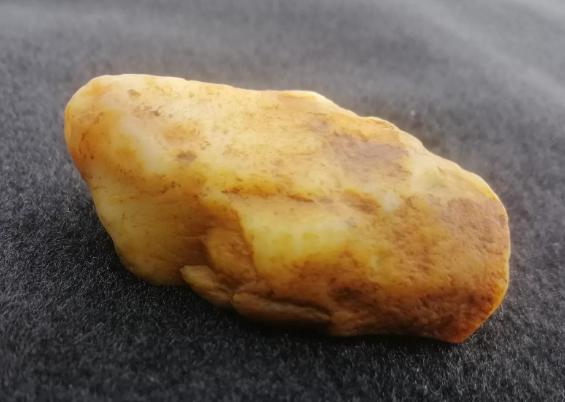 古代就有一两田黄三两金的说法，而现在更是一两田黄百两金了！
近年来，艺术品市场上