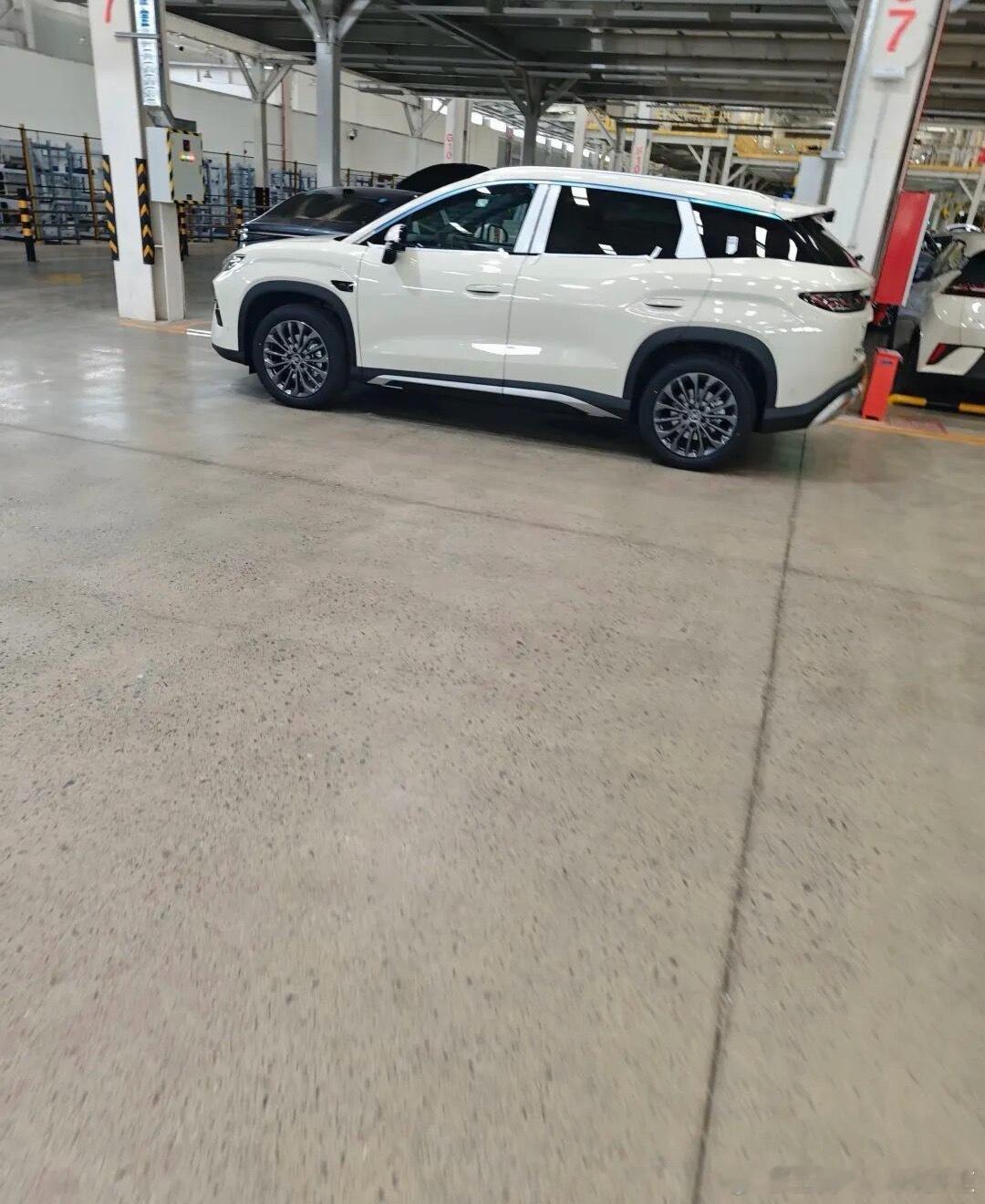 王朝首款B级纯电SUV来啦！头顶激光雷达！后面一大批新车等着大家！！开足马力👍