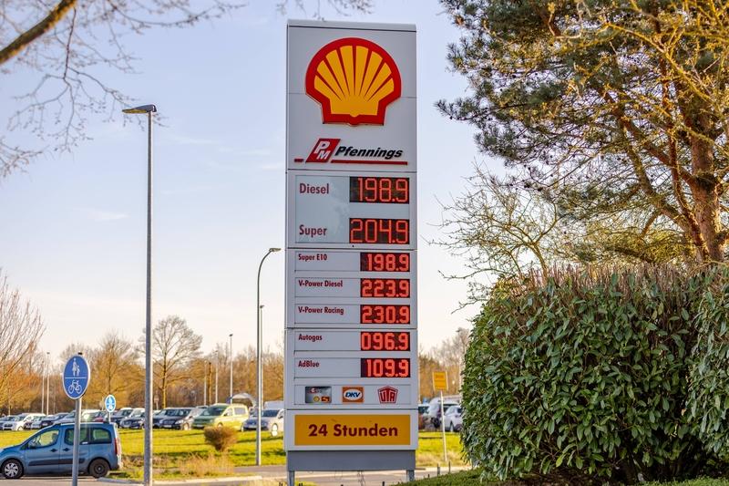 特朗普提议，必要时派美军为油轮护航，“袭船战”又要上演了吗？

伊朗封锁霍尔木兹