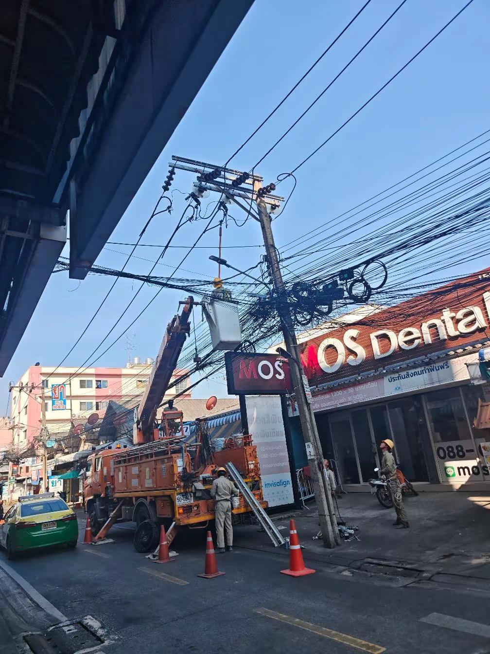 整条街都断电了这边基础设施有点不给力