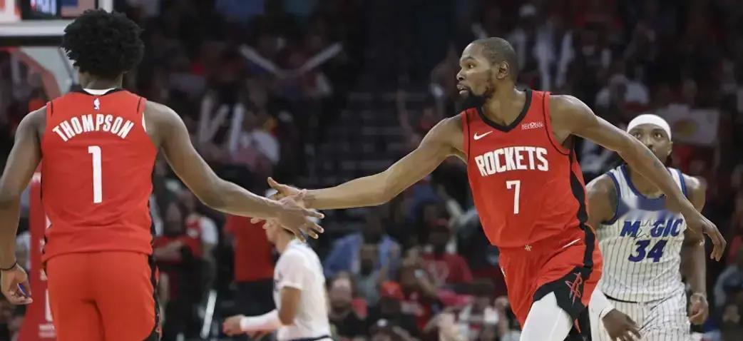 火箭队硬把终结者当控卫用，输球又输人。
老球探透露：阿门训练中定点三分命中率砸穿