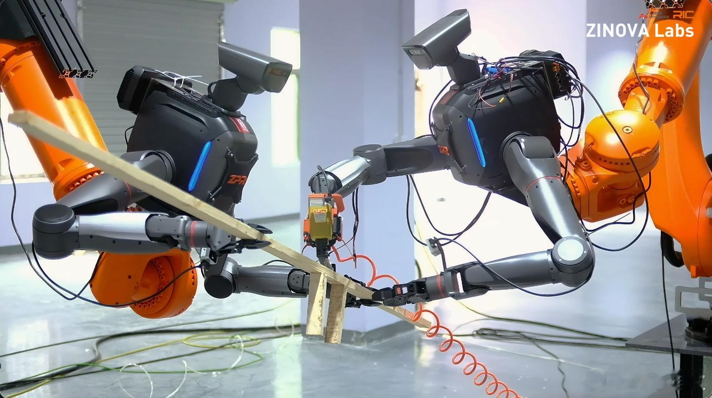 9 月 2 日，ZINOVA 联合建筑机器人公司 RIC Robotics，在深