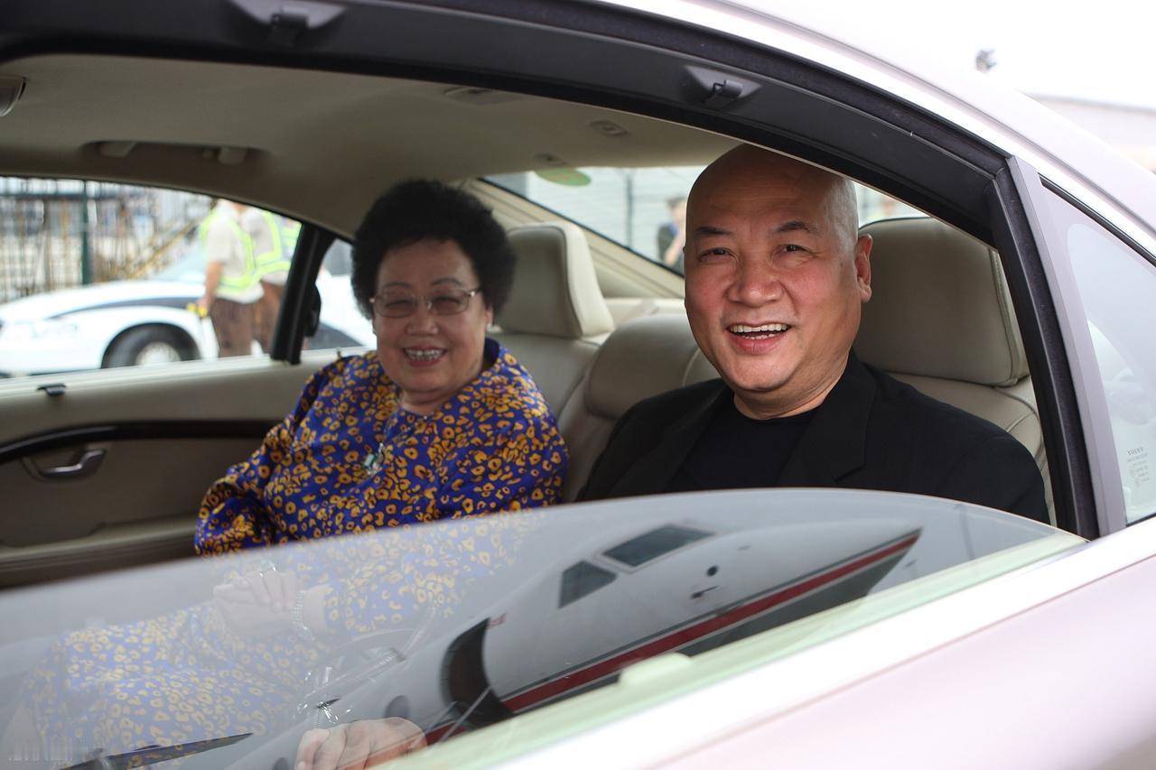 发现有些人喜欢瞎操心，也喜欢以小人之心度君子之腹。

陈丽华一死，有人就说迟重瑞