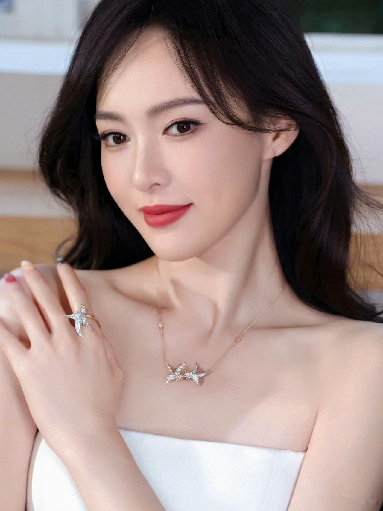 闯入心间的比翼鸟🩵 ​​​
唐嫣 娱乐