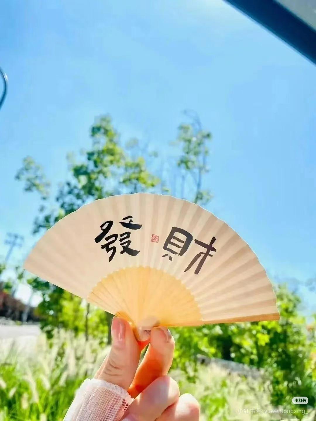 对待工作：心平气和财富总会来
对待生活：淡淡的就会顺顺的
冷静冷静，允许一切发生
