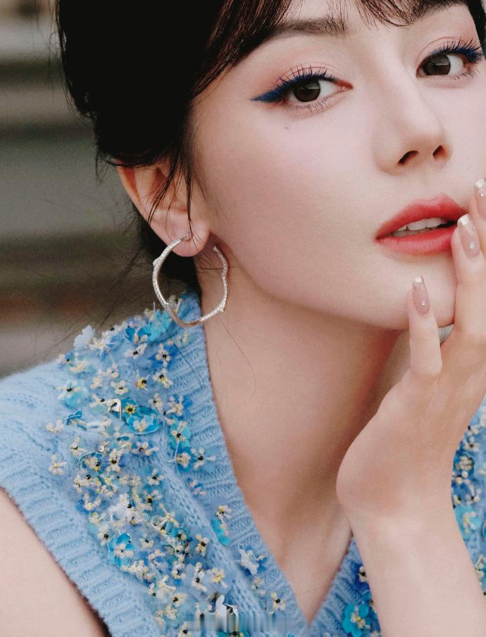 Dior多机位带你全方位看秀 迪丽热巴、邓为、周也的看秀视角来啦！多机位一路带你