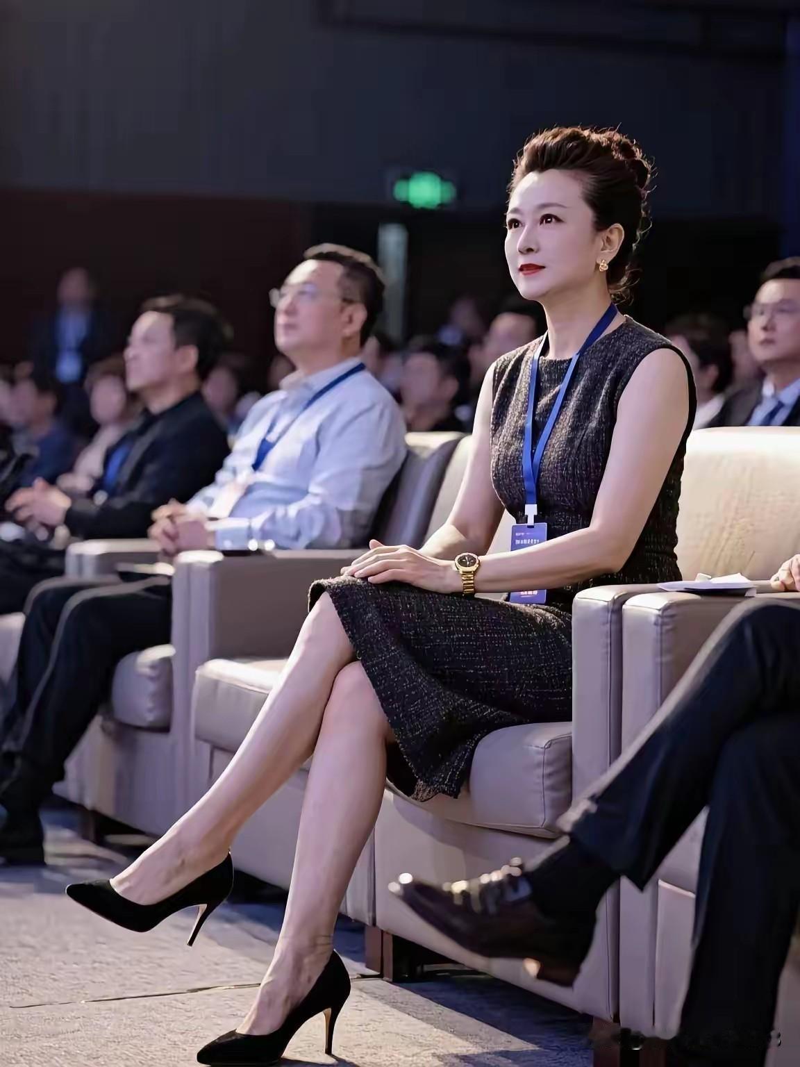 气质这一块，是模仿不来的，职场里的女强人职业女性气质