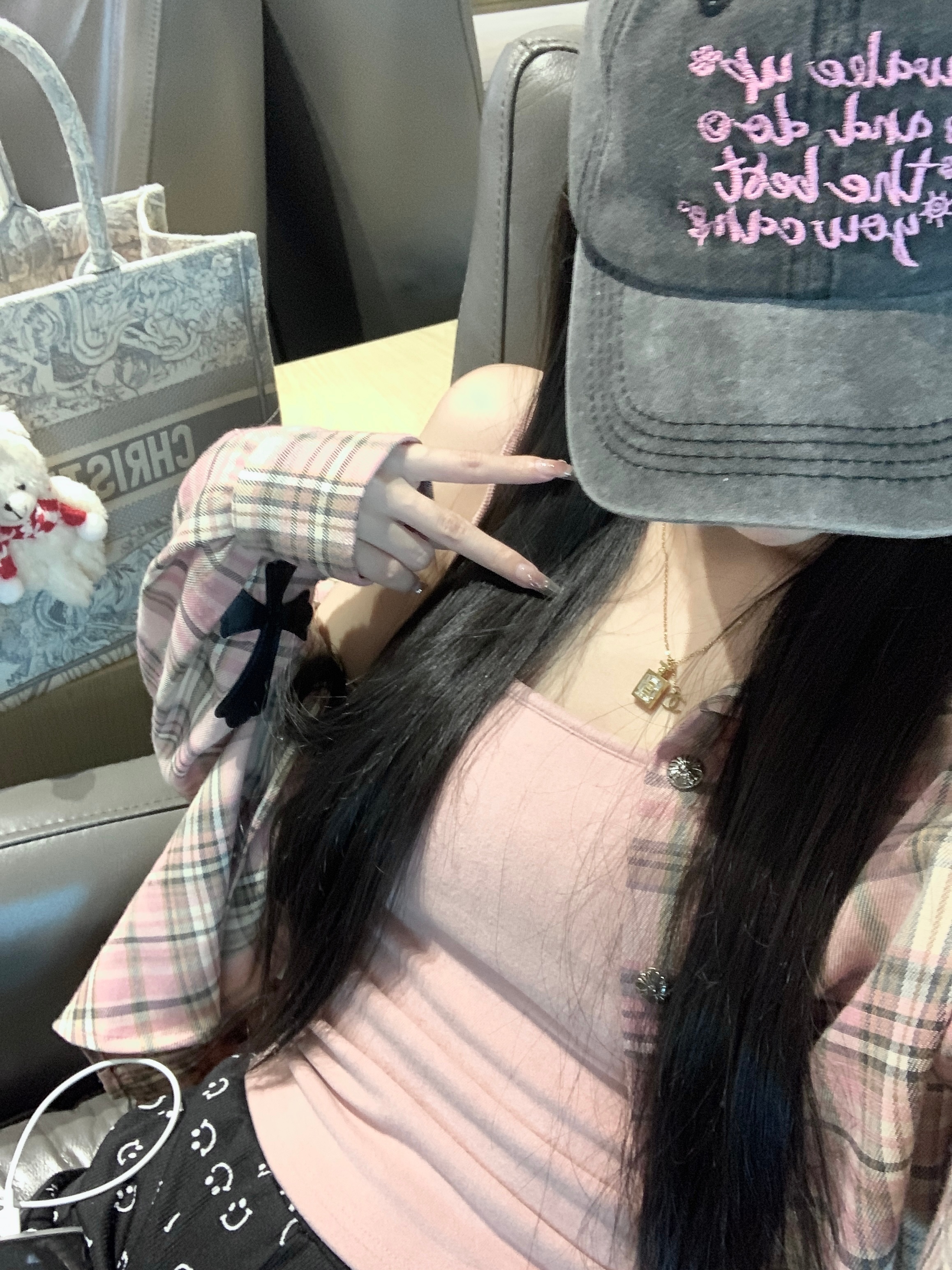 我以后不会再买早班机了真的困到我想吐u1s1休息室的番茄鸡蛋面真的好好吃！ ​​