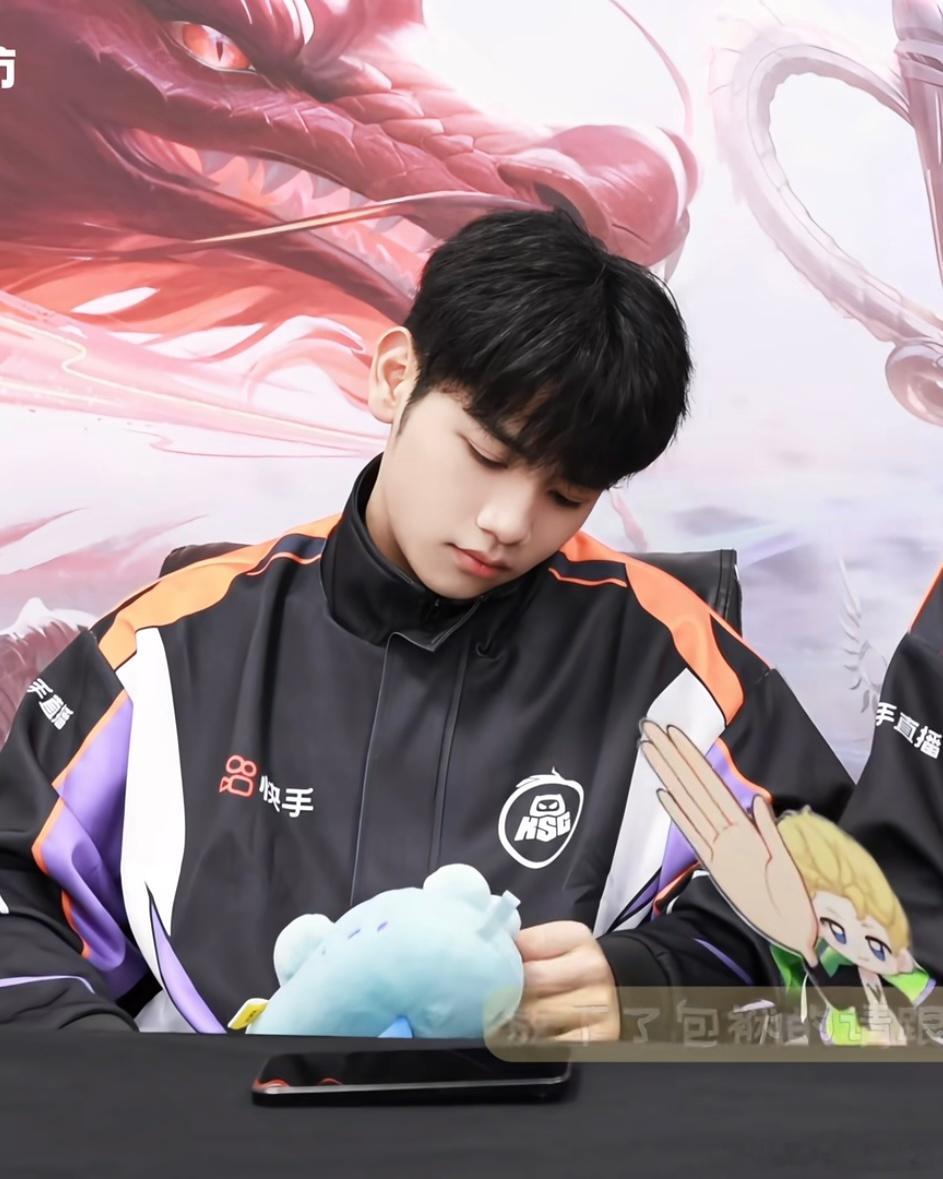 句号HWJ  忧郁男神比赛加油