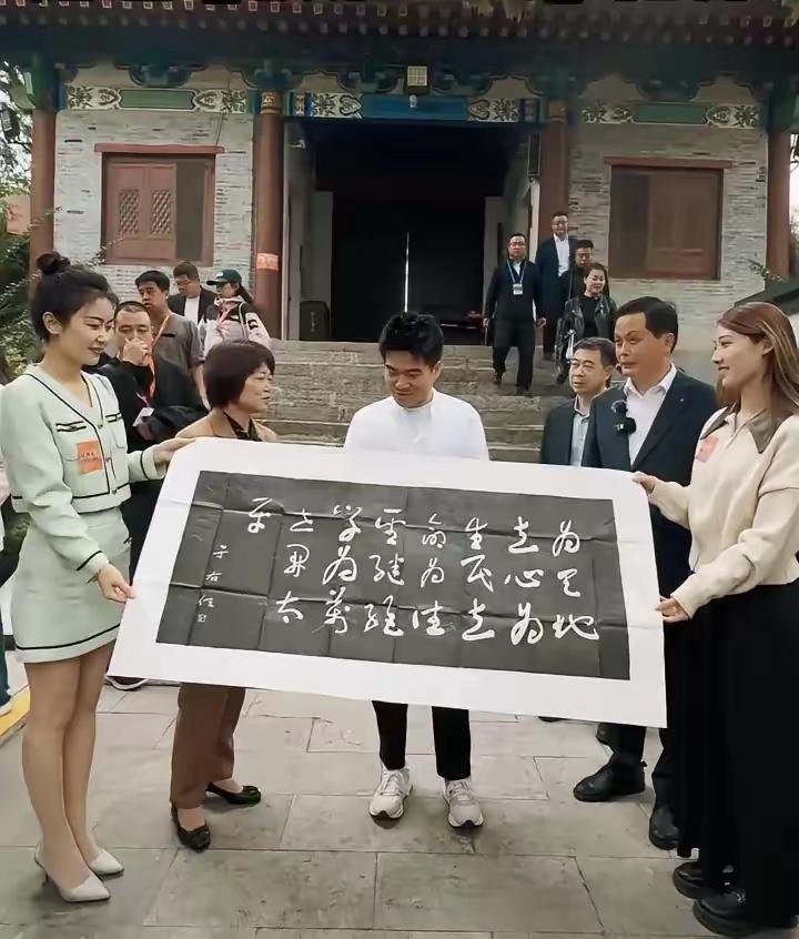 宋代大儒张载的横渠四句，董宇辉老师不能说吗？
真是滑天下之大稽了；
一个自称是兼