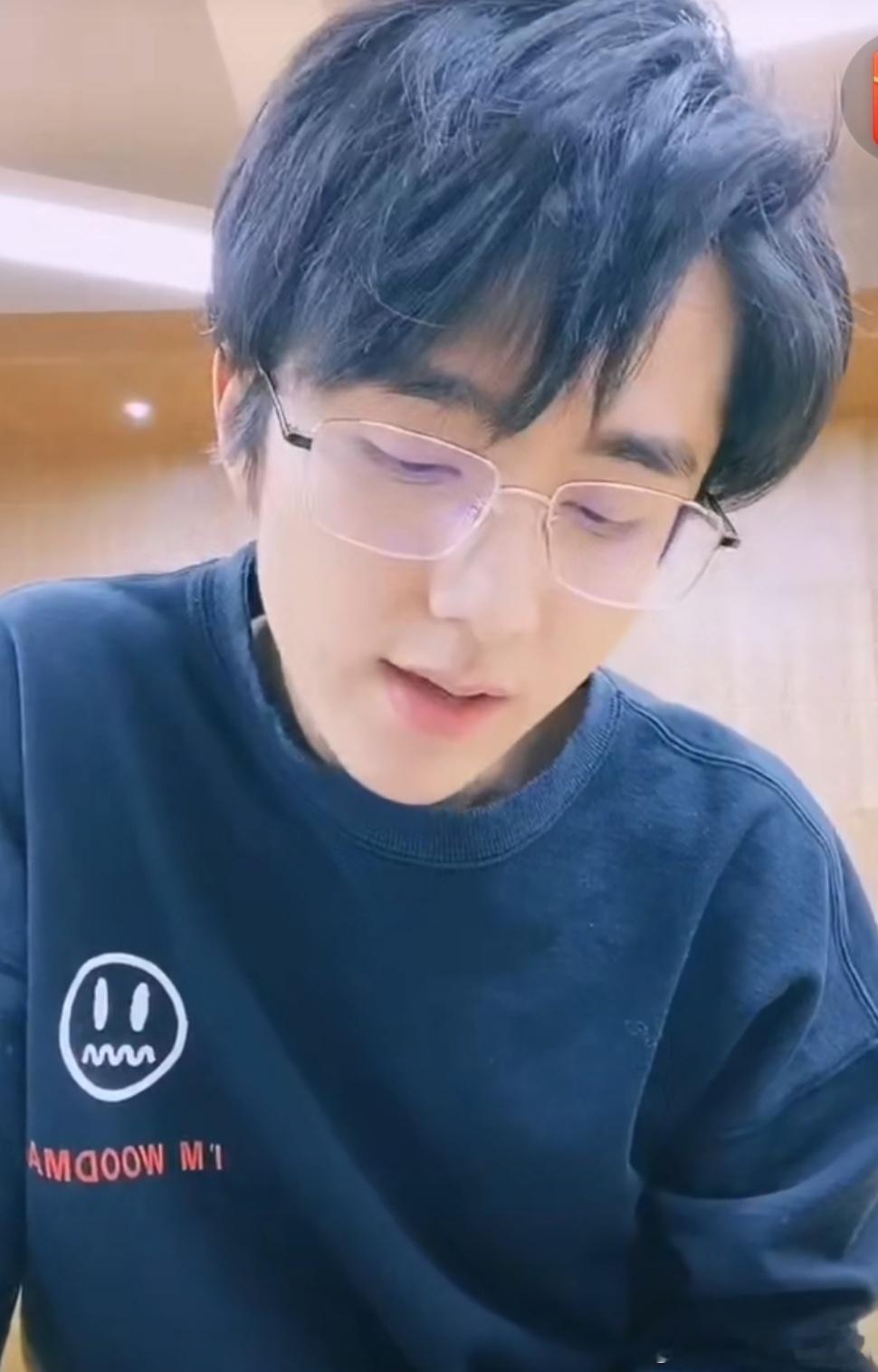 张新成直播复盘20252025张新成直播多维度发力，从抖音开唱到一汽大众探厂，从