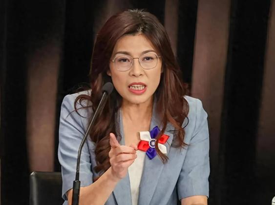 台湾深蓝民众这样形容，三个韩国瑜、十个卢秀燕、三十个候友谊，加起来抵不过一个郑丽