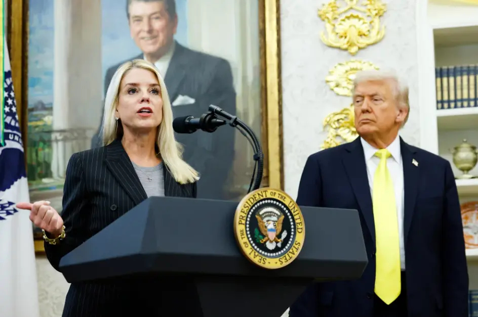 【特朗普解职美国司法部长邦迪】美国总统特朗普2日宣布，帕姆·邦迪将不再担任司法部