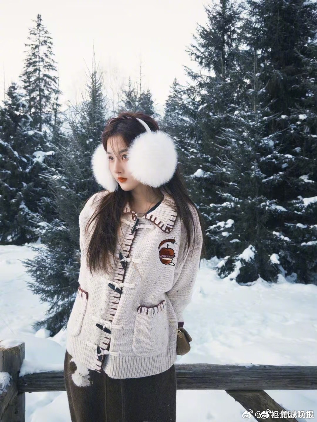 【一键分享冬日取暖“设备”】冬日寒风中，怎么能少了帽子、围巾、耳罩……的陪伴呢哪