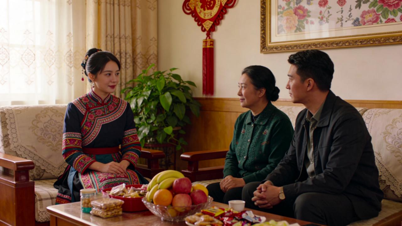 张婉莹直言：女演员也逃不过穿省服的命运，烟火气才是顶流密码
 
春节假期，“省服